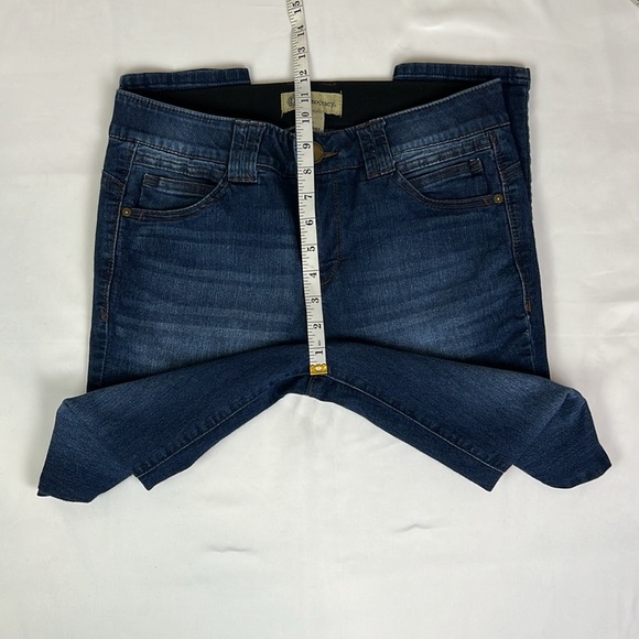 Democracy Women’s 8 Ab Technology Slimming Panels
Stretchy Skinny Leg Jean - Picture 7 of 9